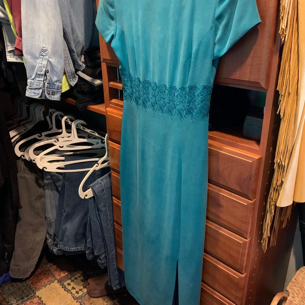 Womens dresses sizes vary, shoes size 6-7, coat